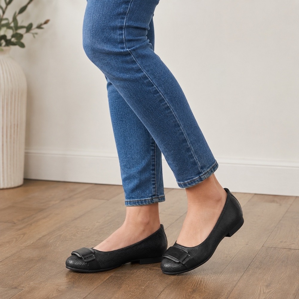 Eurosoft by Sofft Black Textured Reptile Embossed Buckle Ballet Flats Mens 8.5